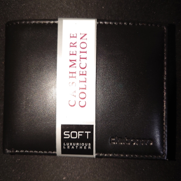 NEW Claiborne bifold wallet - Picture 5 of 5